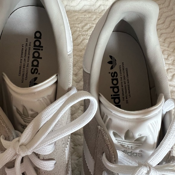 NWOB ADIDAS Gazelle Suede Shoe, Gray/White, 11 - Picture 3 of 5